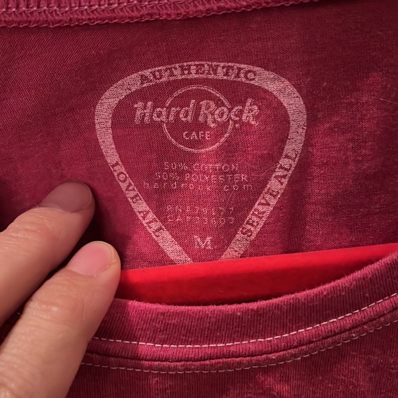 Hard Rock cafe Guam’s T-shirt - Picture 2 of 6